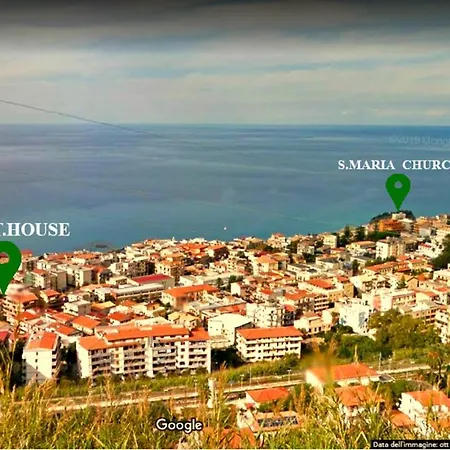 Daire Travel's House *