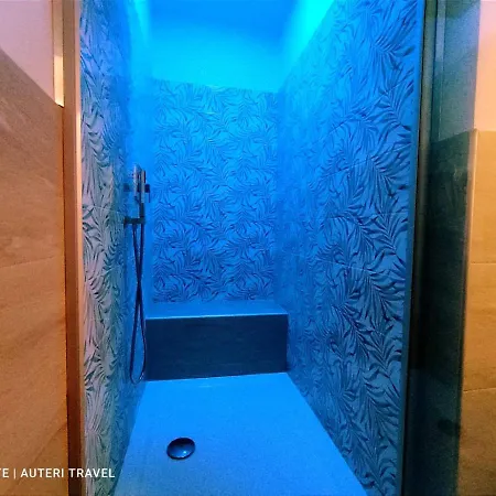 Daire Travel's House *