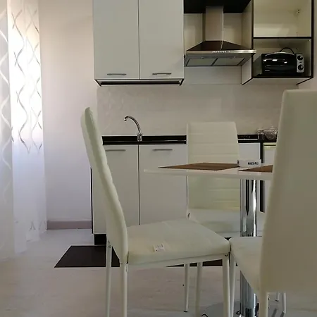 Travel's House *