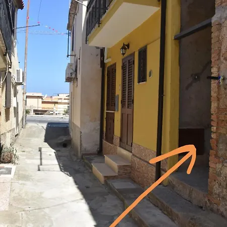 Daire Travel's House