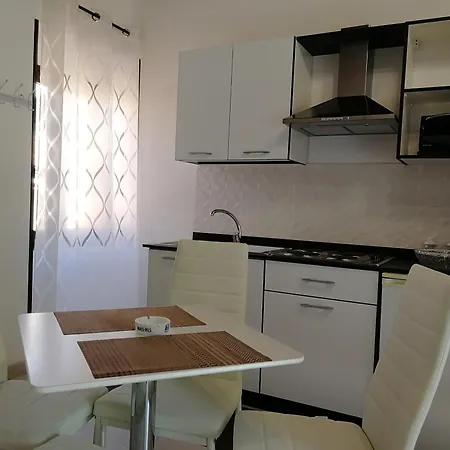 Travel's House